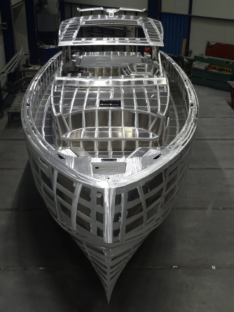 aluminium-front-side-yacht-rotated