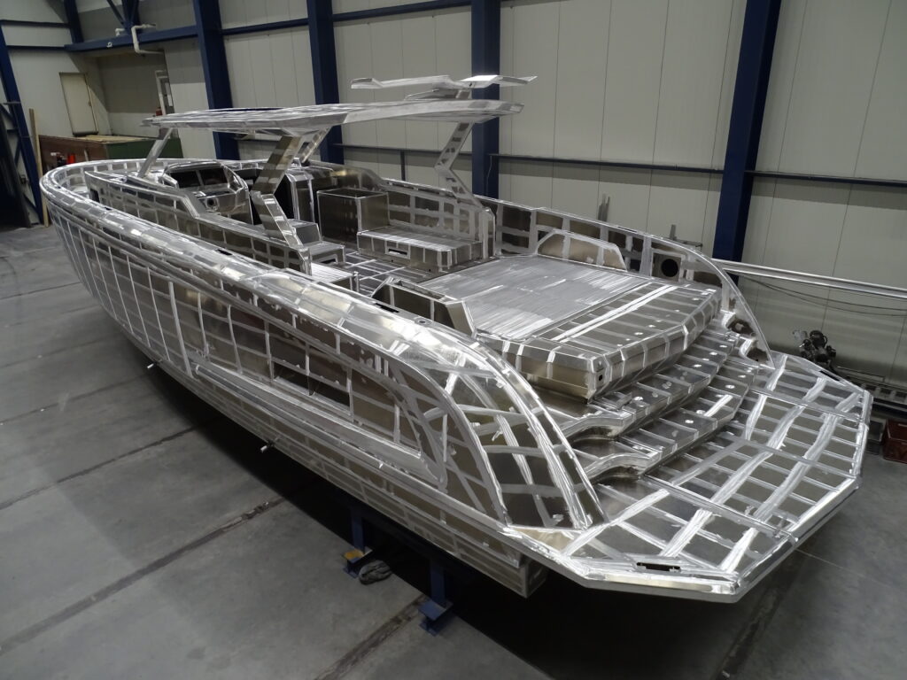 aluminium-left-side-yacht