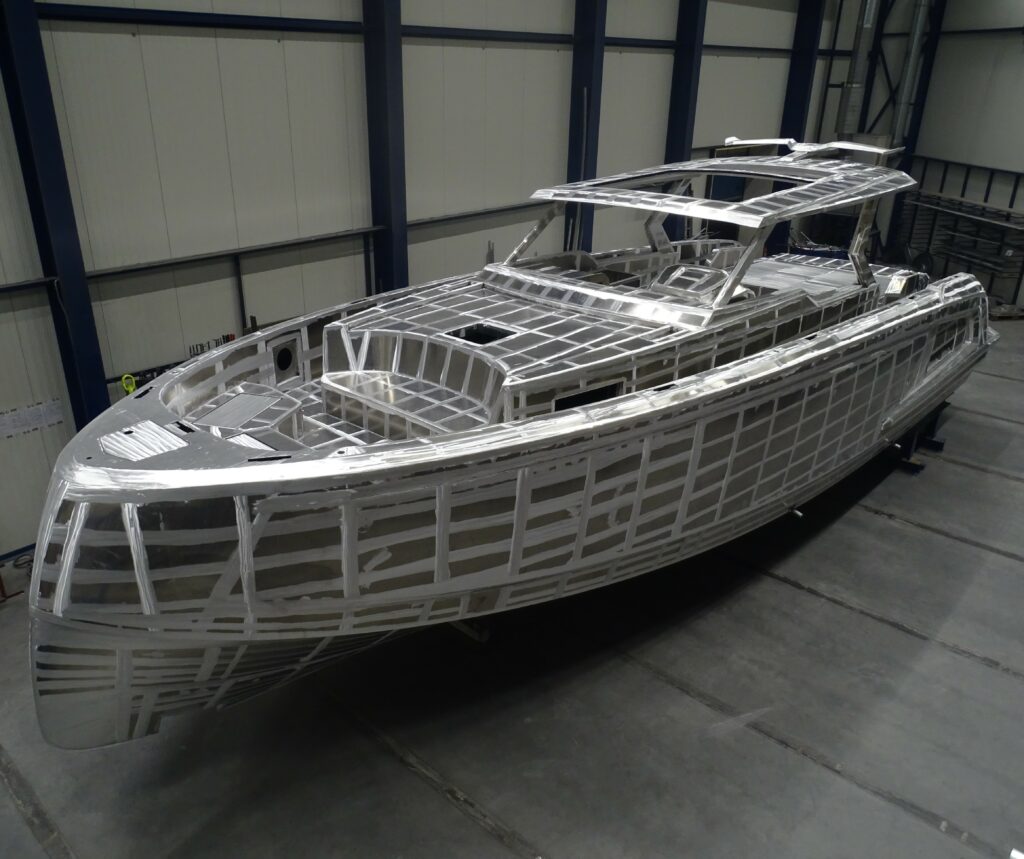 aluminium-yacht-not-finished